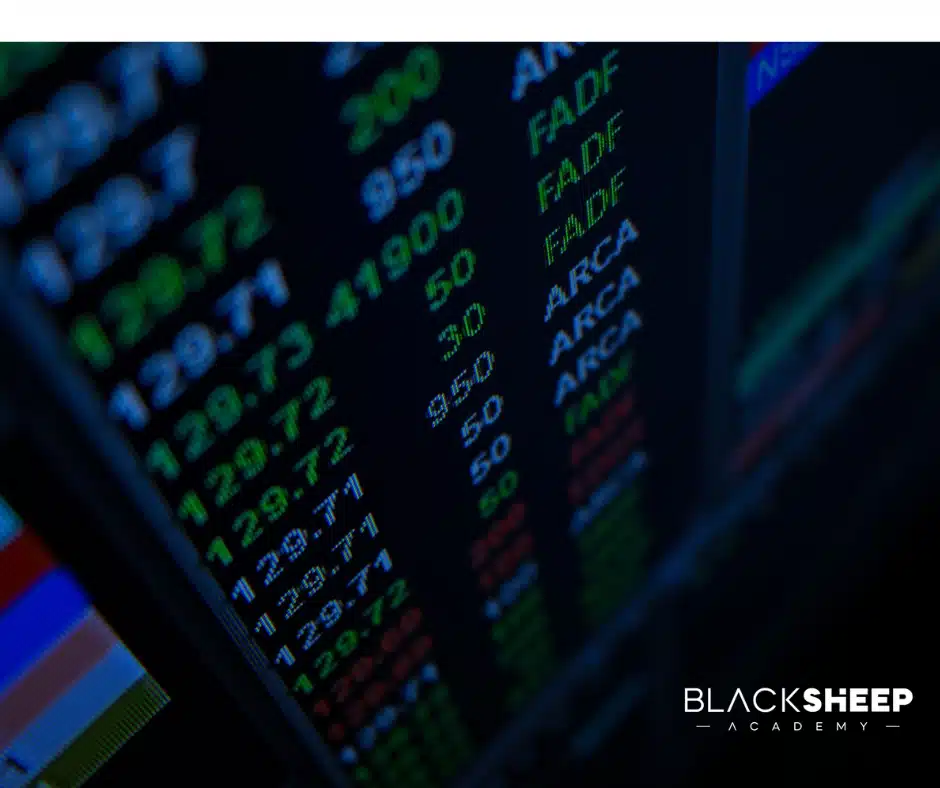 Pantalla con datos bursátiles y logo de Black Sheep Academy