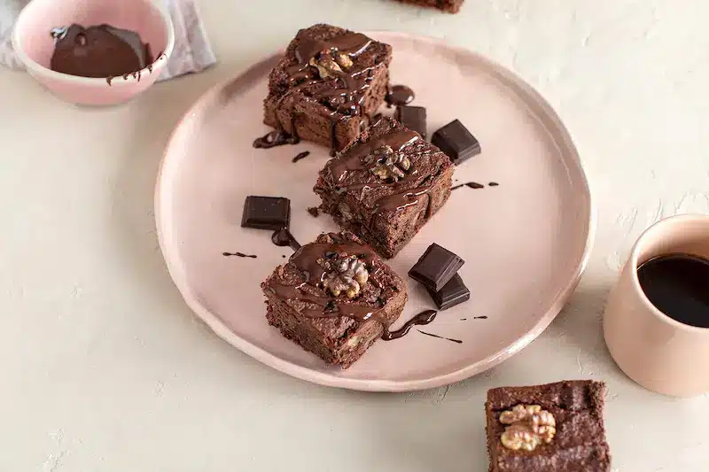 Brownie saludable de chocolate sin gluten ni azúcar, del curso Dulces Saludables de Lucía Gómez