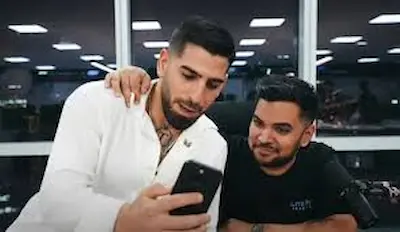 Pako Thawani junto a Ilia Topuria en Élite del Trading