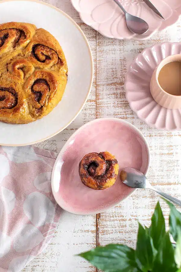 Rollos de canela saludables con almendras, del curso Dulces Saludables de Cocinando el Cambio